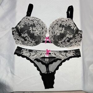 NWOT Victoria’s Secret Dream Angels PushUp Bra & Panty Set 34DD/MED